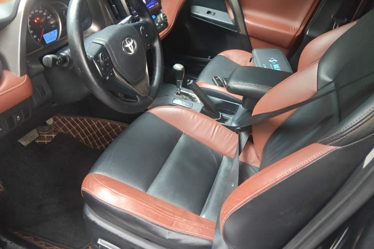 Used Toyota RAV4 2013 2.5L Automatic 4x4 Elite Edition Left Front Seat