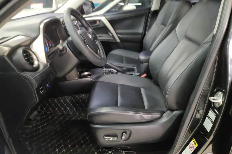 Used Toyota RAV4 2013 2.5L Automatic 4x4 Elite Edition Left Front Seat