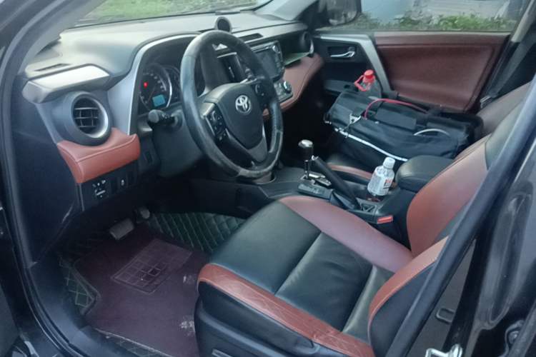 Used Toyota RAV4 2013 2.5L Automatic 4x4 Luxury Edition Left Front Seat