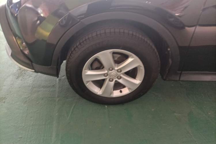 Used Toyota RAV4 2013 2.0L CVT Two-Wheel Drive Urban Edition Left Front Wheel Hub