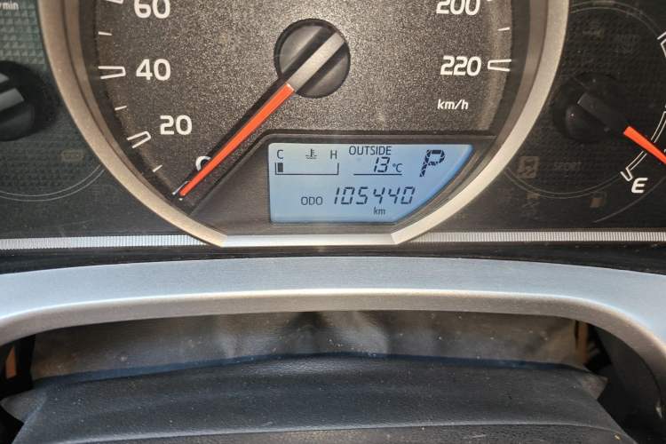 Used Toyota RAV4 2013 2.5L Automatic 4x4 Elite Edition Odometer Close Up
