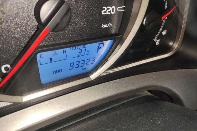 Used Toyota RAV4 2013 2.5L Automatic 4x4 Elite Edition Odometer Close Up