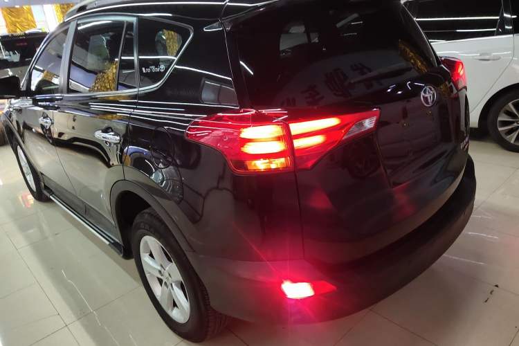 Used Toyota RAV4 2013 2.5L Automatic 4x4 Elite Edition Rear Left 45 Deg