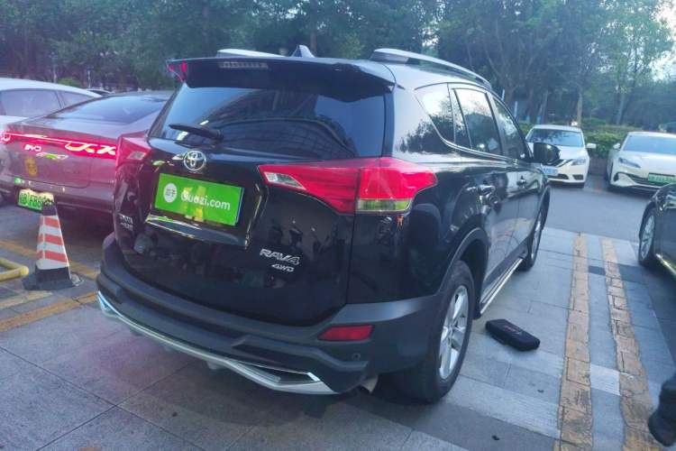 Used Toyota RAV4 2013 2.0L CVT Four-Wheel Drive Fashion Edition Rear Right 45 Deg