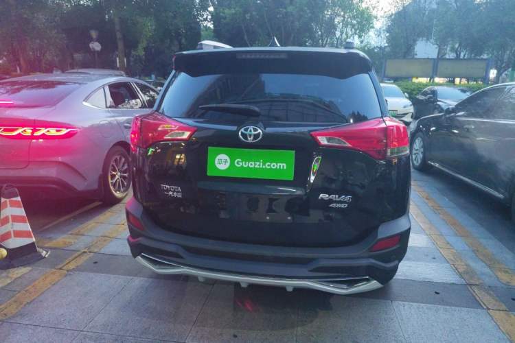 Used Toyota RAV4 2013 2.0L CVT Four-Wheel Drive Fashion Edition Rear