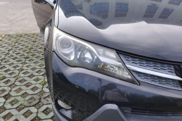 Used Toyota RAV4 2013 2.0L CVT Two-Wheel Drive Urban Edition Right Front Headlight