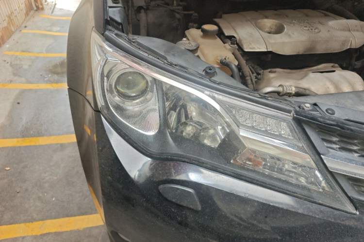 Used Toyota RAV4 2013 2.5L Automatic 4x4 Elite Edition Right Front Headlight