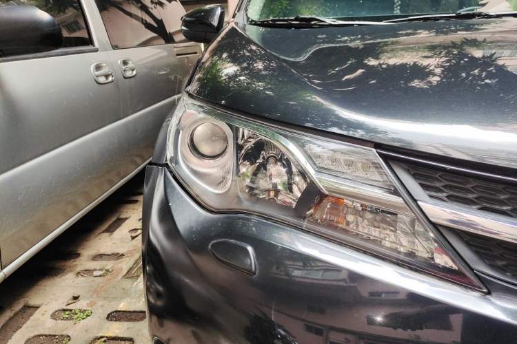 Used Toyota RAV4 2013 2.5L Automatic 4x4 Elite Edition Right Front Headlight