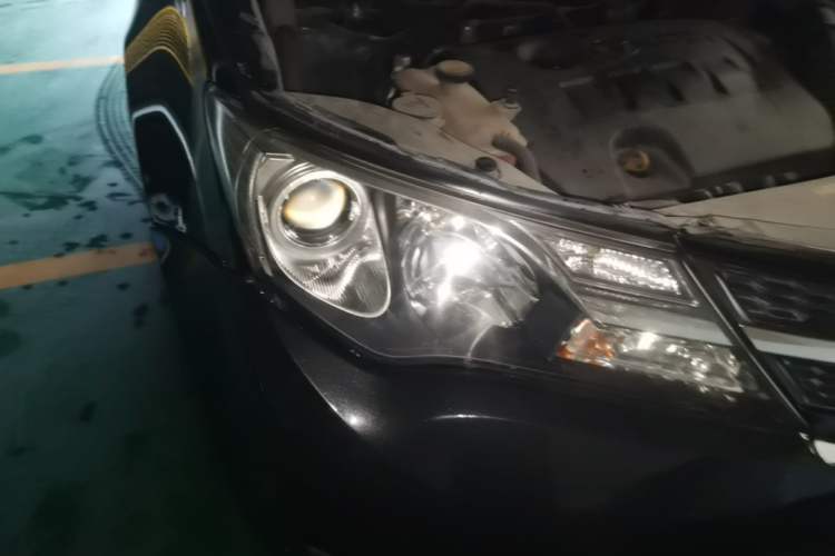 Used Toyota RAV4 2013 2.0L CVT Four-Wheel Drive New Edition Right Front Headlight