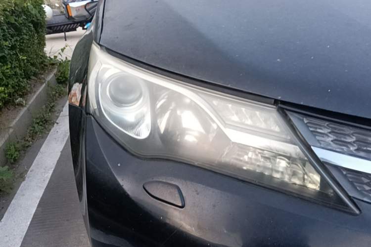 Used Toyota RAV4 2013 2.5L Automatic 4x4 Luxury Edition Right Front Headlight