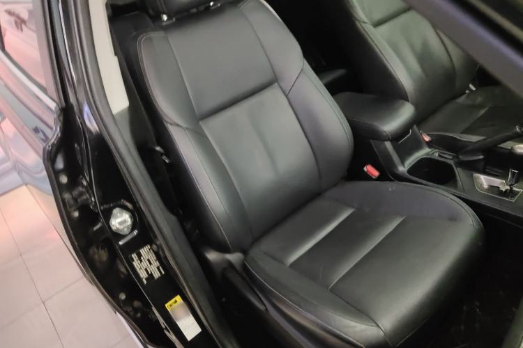 Used Toyota RAV4 2013 2.5L Automatic 4x4 Elite Edition Right Front Seat