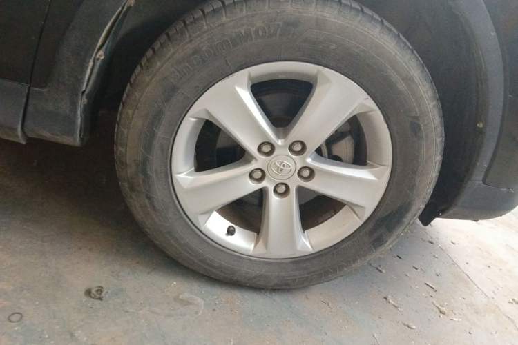Used Toyota RAV4 2013 2.0L CVT Four-Wheel Drive New Edition Right Front Wheel Hub