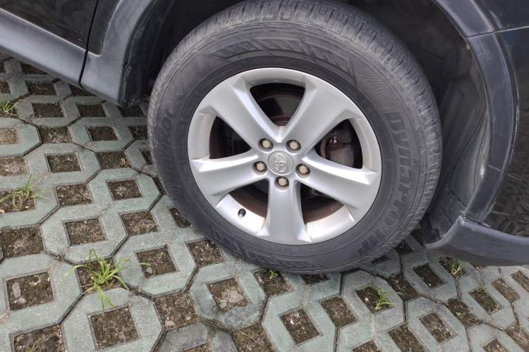 Used Toyota RAV4 2013 2.0L CVT Two-Wheel Drive Urban Edition Right Front Wheel Hub