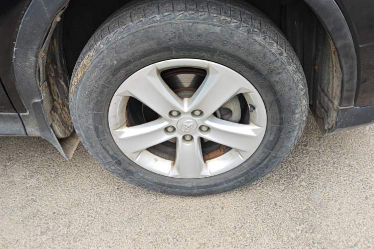 Used Toyota RAV4 2013 2.0L Manual Two-Wheel Drive Urban Edition Right Front Wheel Hub