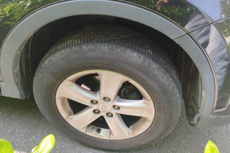 Used Toyota RAV4 2013 2.0L CVT Two-Wheel Drive Urban Edition Right Front Wheel Hub