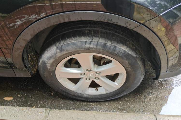 Used Toyota RAV4 2013 2.5L Automatic 4x4 Elite Edition Right Front Wheel Hub