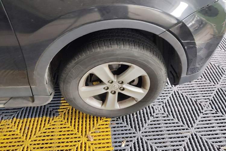 Used Toyota RAV4 2013 2.0L CVT Four-Wheel Drive Fashion Edition Right Front Wheel Hub