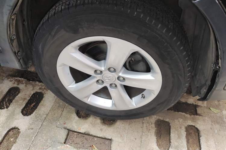 Used Toyota RAV4 2013 2.5L Automatic 4x4 Elite Edition Right Front Wheel Hub