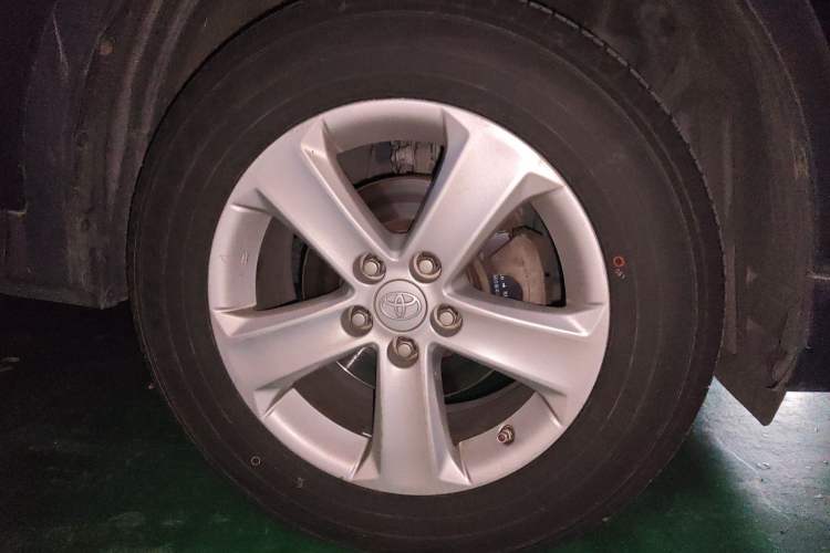 Used Toyota RAV4 2013 2.0L Manual Two-Wheel Drive Urban Edition Right Front Wheel Hub