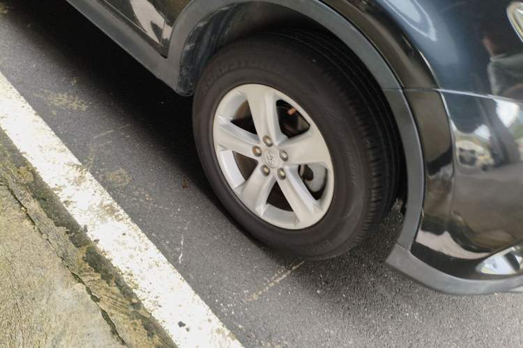 Used Toyota RAV4 2013 2.0L CVT Two-Wheel Drive Urban Edition Right Front Wheel Hub