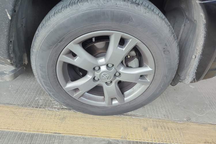 Used Toyota RAV4 2013 Special Edition 2.0L Automatic Elite Right Front Wheel Hub