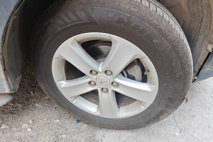 Used Toyota RAV4 2013 2.5L Automatic 4x4 Elite Edition Right Front Wheel Hub