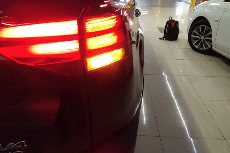 Used Toyota RAV4 2013 2.5L Automatic 4x4 Elite Edition Right Rear Taillight