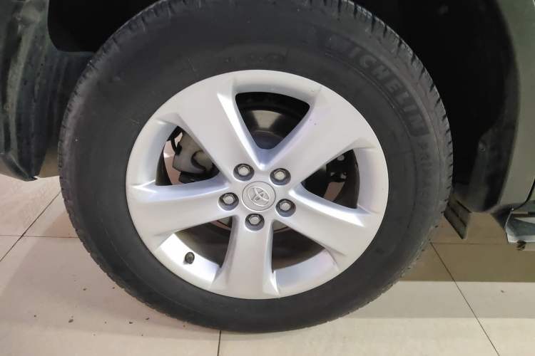 Used Toyota RAV4 2013 2.5L Automatic 4x4 Elite Edition Right Rear Wheel Hub