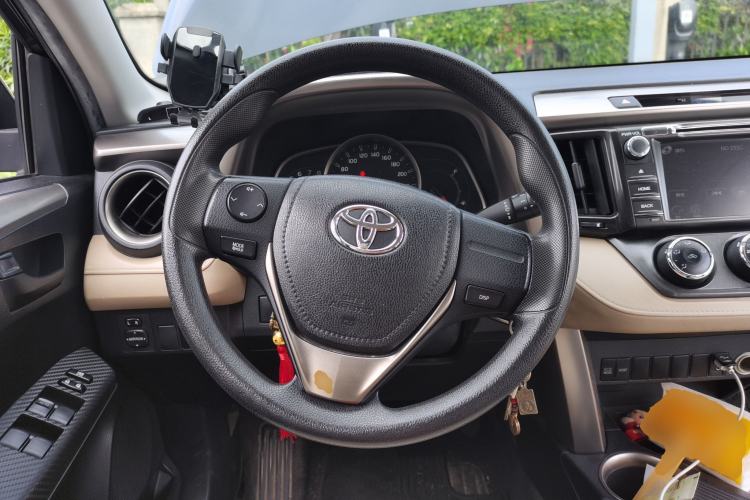 Used Toyota RAV4 2013 2.0L CVT Two-Wheel Drive Urban Edition Steering Wheel