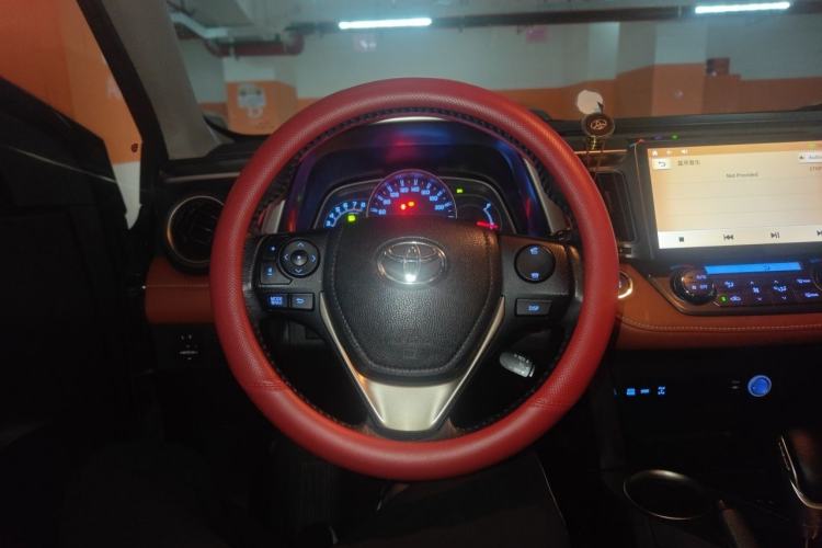 Used Toyota RAV4 2013 2.5L Automatic 4x4 Elite Edition Steering Wheel