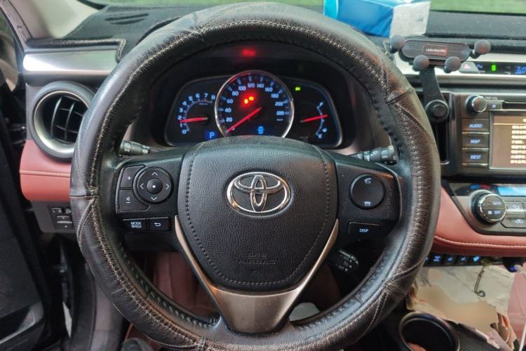 Used Toyota RAV4 2013 2.5L Automatic 4x4 Prestige Edition Steering Wheel