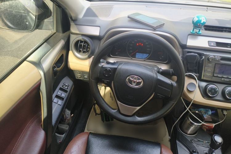 Used Toyota RAV4 2013 2.0L CVT Two-Wheel Drive Urban Edition Steering Wheel