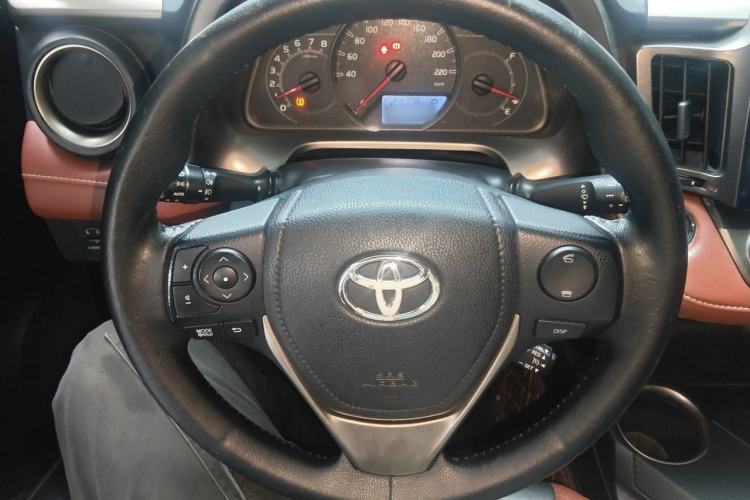 Used Toyota RAV4 2013 2.5L Automatic 4x4 Elite Edition Steering Wheel