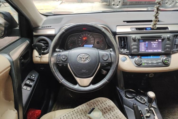 Used Toyota RAV4 2013 2.5L Automatic 4x4 Elite Edition Steering Wheel