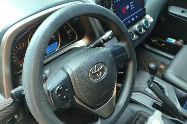 Used Toyota RAV4 2013 2.0L CVT Two-Wheel Drive Urban Edition Steering Wheel