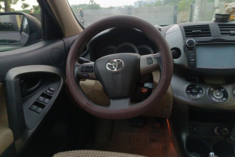 Used Toyota RAV4 2013 Special Edition 2.0L Automatic Classic Steering Wheel