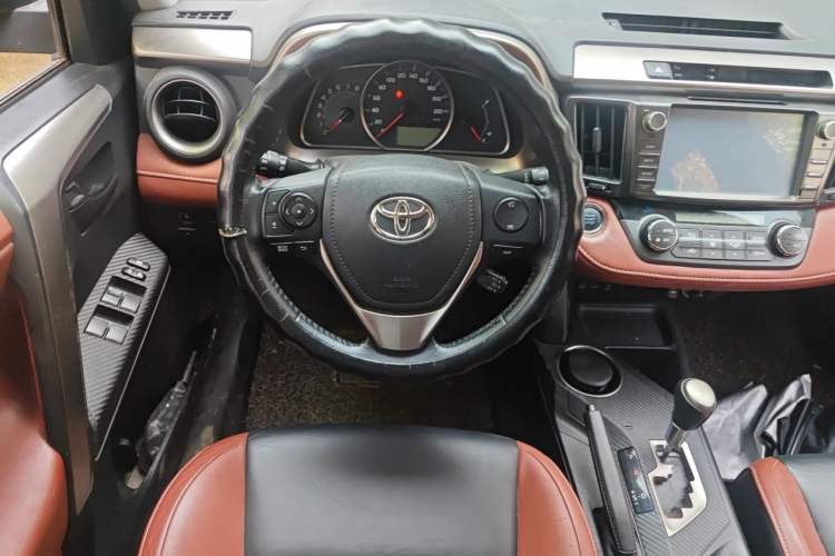 Used Toyota RAV4 2013 2.5L Automatic 4x4 Elite Edition Steering Wheel