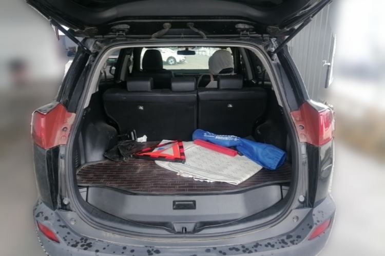 Used Toyota RAV4 2013 2.0L CVT Four-Wheel Drive New Edition Trunk