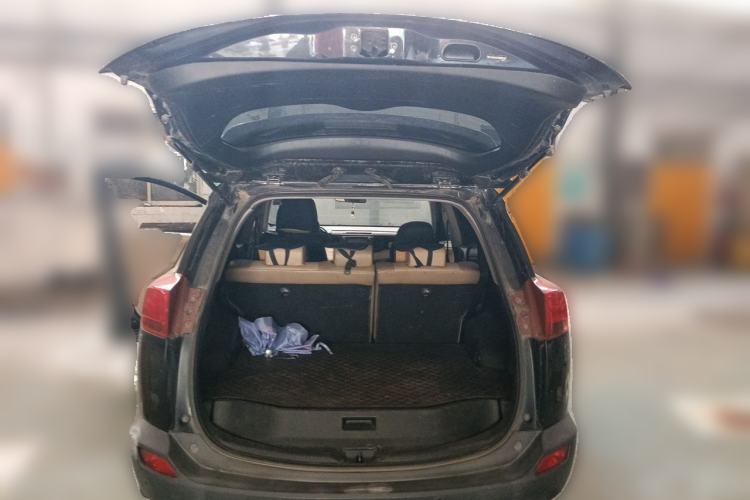 Used Toyota RAV4 2013 2.0L CVT Four-Wheel Drive New Edition Trunk