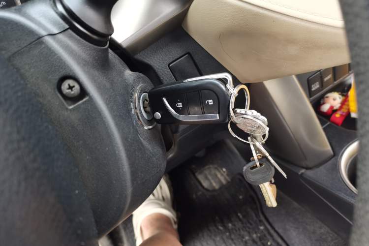 Used Toyota RAV4 2013 2.0L CVT Two-Wheel Drive Urban Edition Vehicle Key