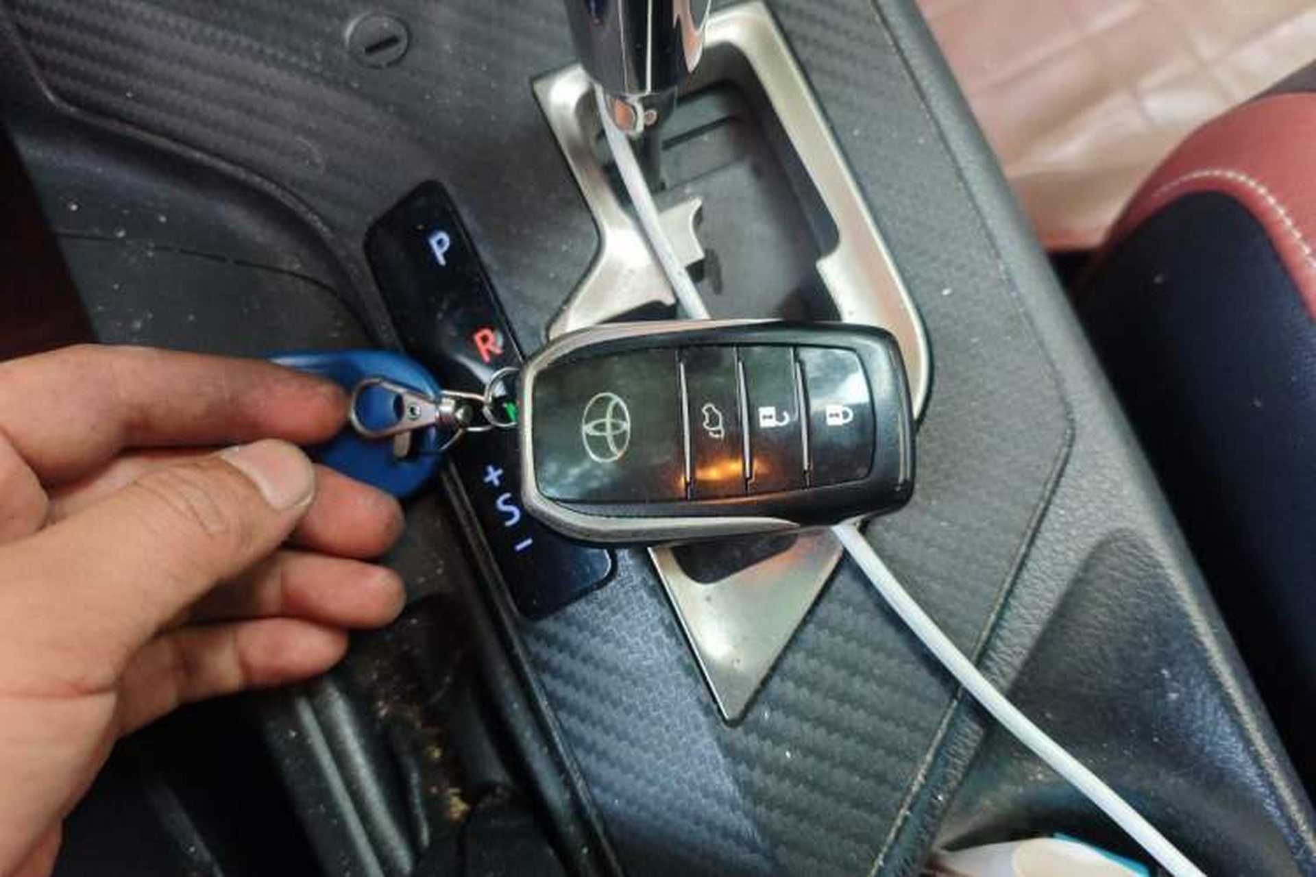 Used Toyota RAV4 2013 2.5L Automatic 4x4 Prestige Edition Vehicle Key