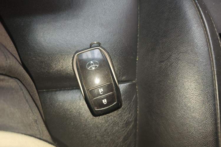 Used Toyota RAV4 2013 2.5L Automatic 4x4 Elite Edition Vehicle Key