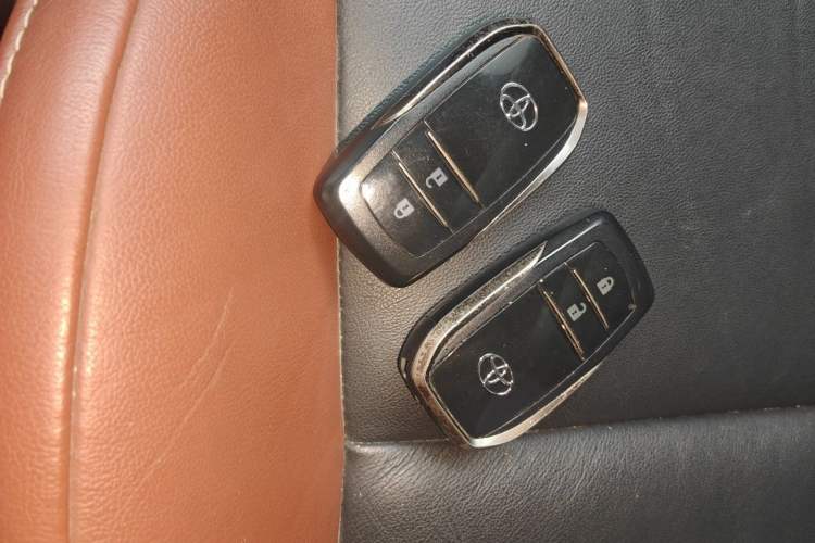 Used Toyota RAV4 2013 2.5L Automatic 4x4 Elite Edition Vehicle Key