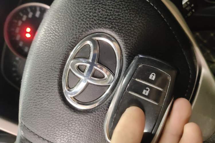 Used Toyota RAV4 2013 2.5L Automatic 4x4 Elite Edition Vehicle Key