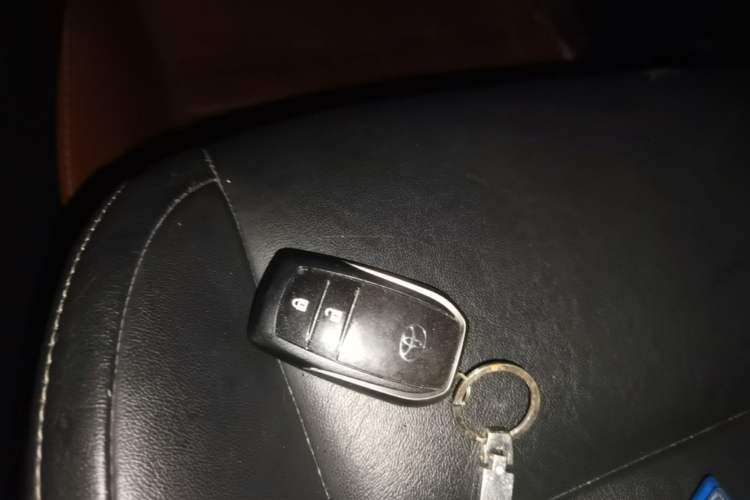 Used Toyota RAV4 2013 2.0L CVT Four-Wheel Drive New Edition Vehicle Key