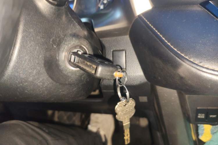 Used Toyota RAV4 2013 2.0L CVT Four-Wheel Drive Fashion Edition Vehicle Key