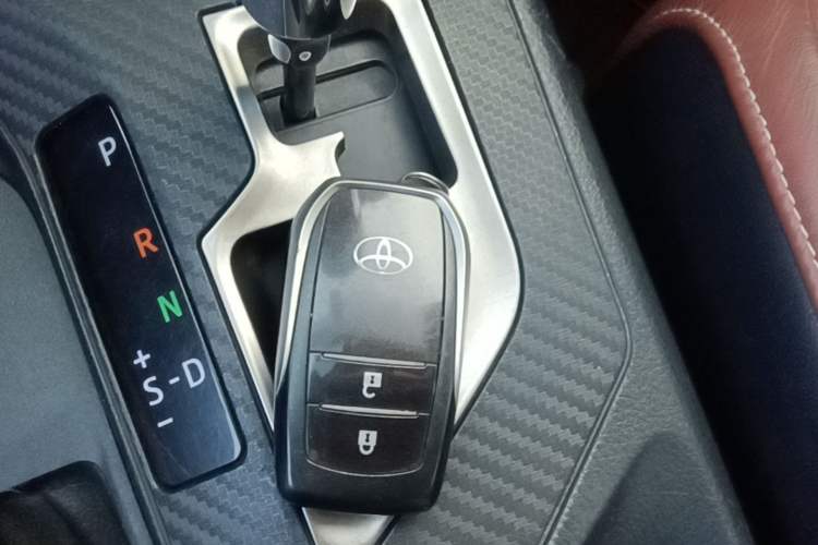 Used Toyota RAV4 2013 2.5L Automatic 4x4 Luxury Edition Vehicle Key