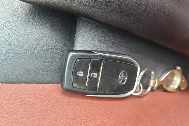 Used Toyota RAV4 2013 2.5L Automatic 4x4 Elite Edition Vehicle Key