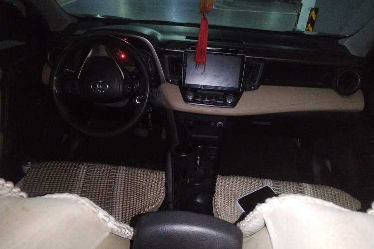 Used Toyota RAV4 2013 2.0L CVT Four-Wheel Drive Fashion Edition Center Console