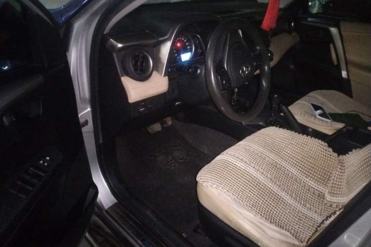 Used Toyota RAV4 2013 2.0L CVT Four-Wheel Drive Fashion Edition Driver Seat